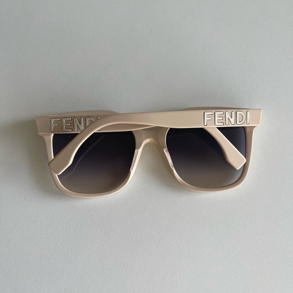 FENDI Gradient Square Sunglasses - Picture 2 of 5